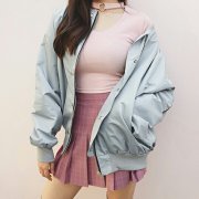 Серая куртка бомбер